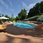 Clara Bed & Breakfast 4*