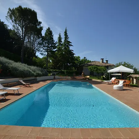 Clara فندق مبيت وإفطار 4*