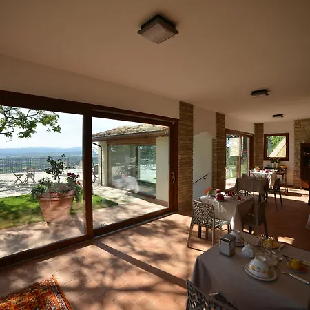 فندق مبيت وإفطار Clara 4*