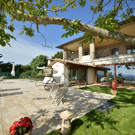 Clara Bed and Breakfast 4*