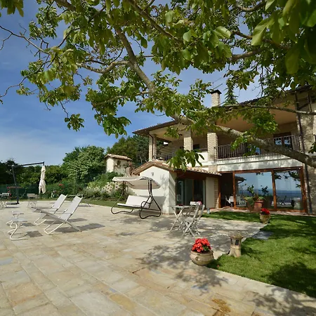 Clara Bed and Breakfast