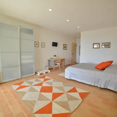 فندق مبيت وإفطار Clara 4*